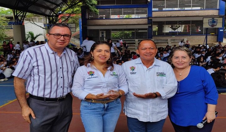Ánfora pinista importante proyecto de la institución educativa los pinos