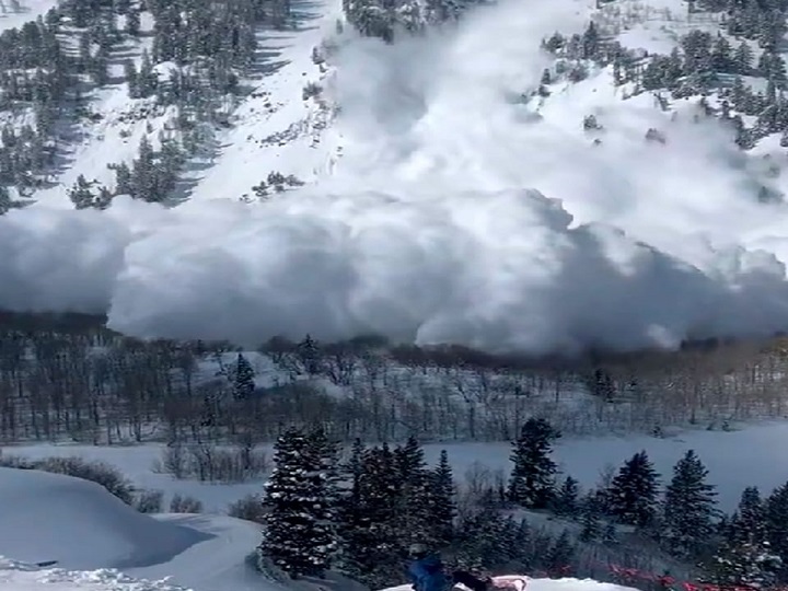 Esquiadores grabaron impresionante avalancha
