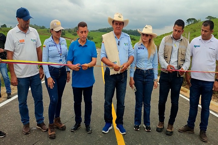 Gobernación de Caquetá avanza con  mejoramiento de vías terciarias