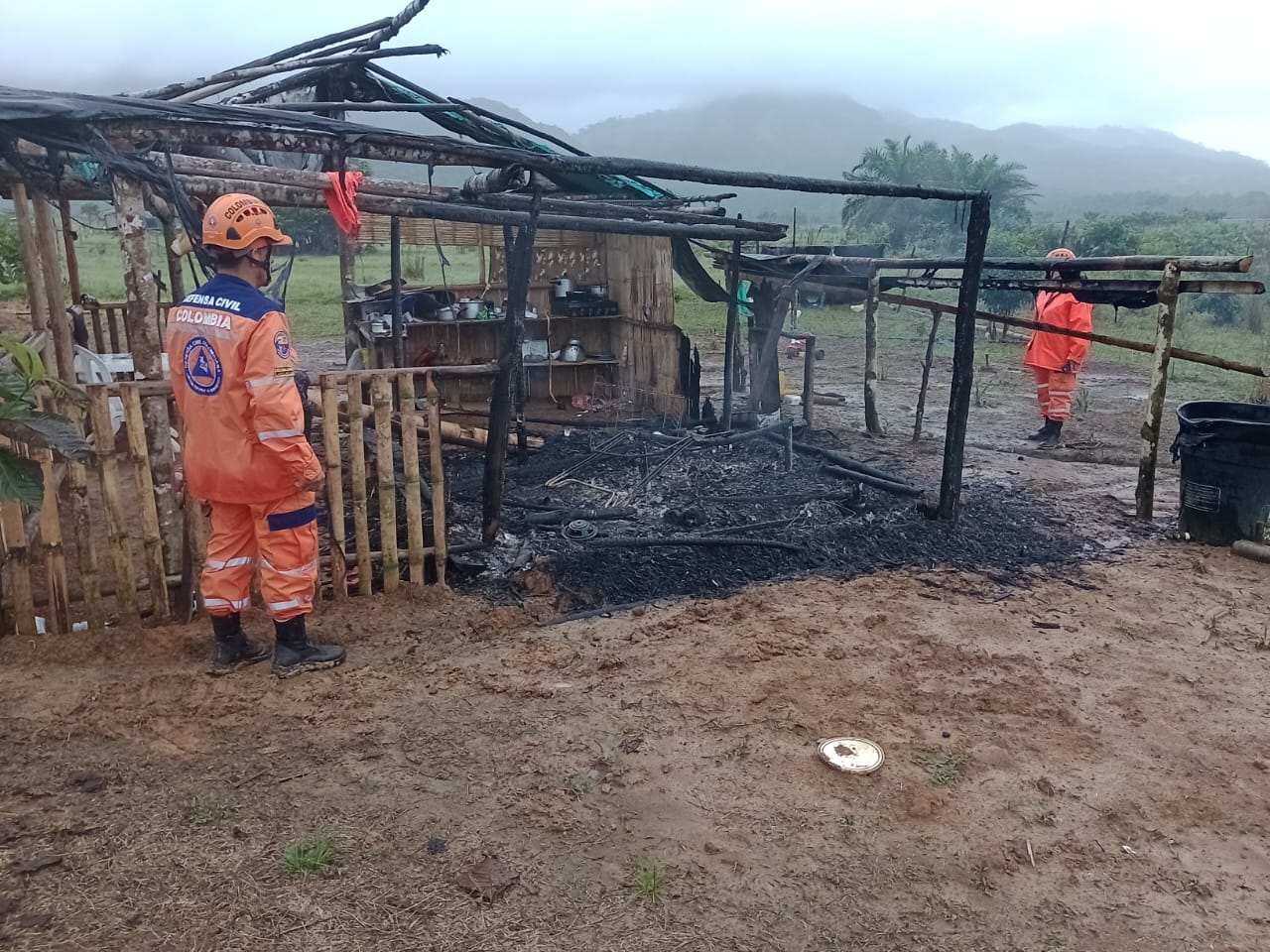 Fueron incinerados  "Cambuches de invasores "