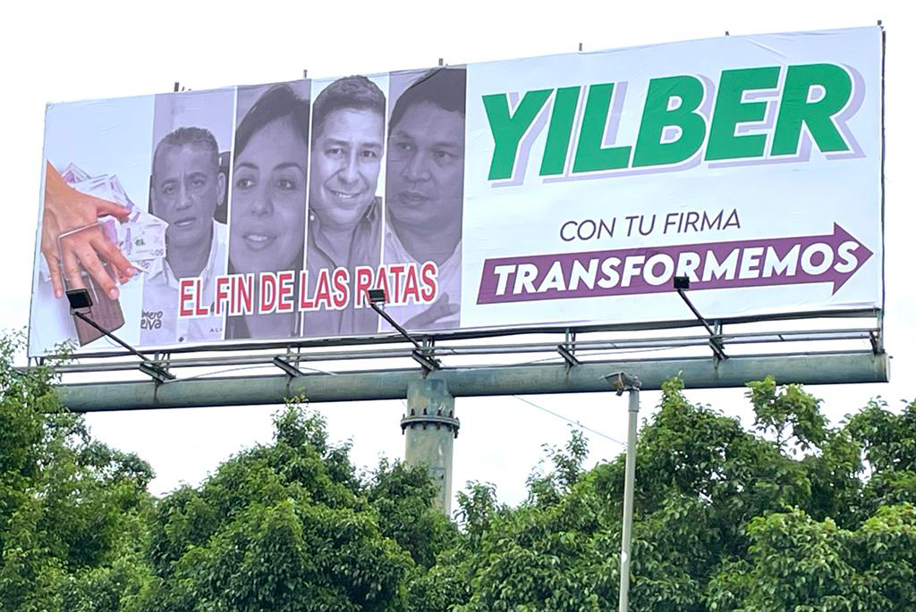 Aparecen gigantescas vallas, con la cara de políticos cuestionados que dicen ¡El Fin de las ratas!