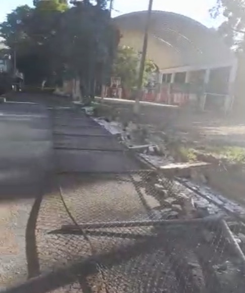 Caída de un muro y malla en la ciudad de Neiva