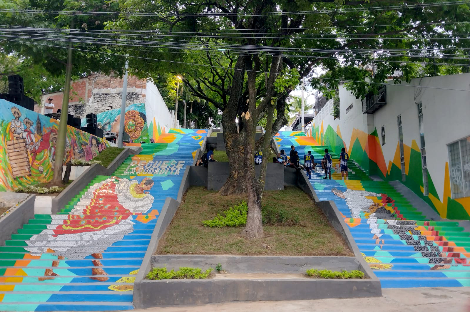Así fue la decoración de las escaleras abandonadas en Neiva