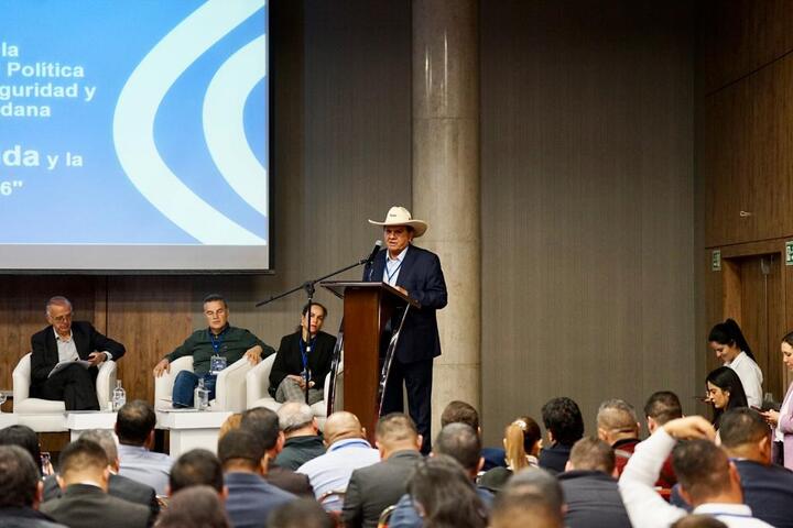 Caquetá participo en encuentro sobre política pública de defensa y seguridad
