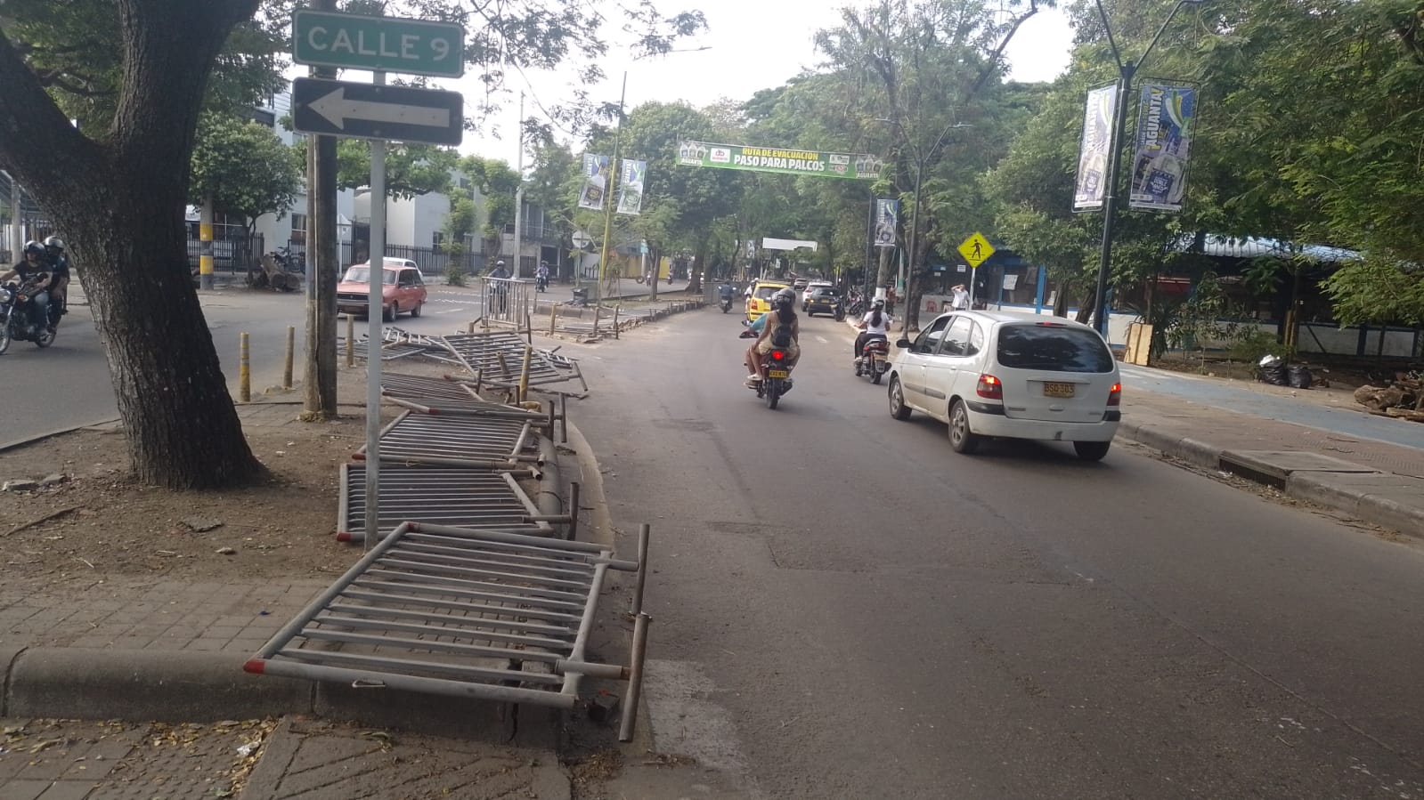Abandonó de vallas en la ruta de los desfiles de Neiva
