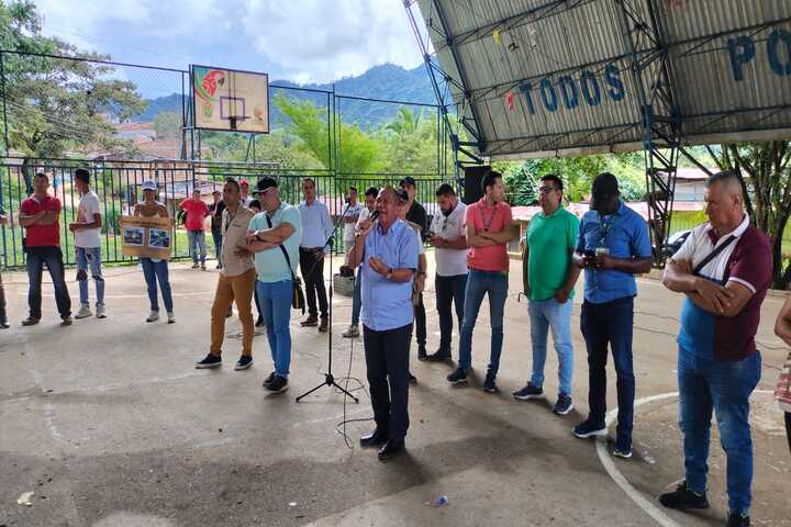 Alcalde escuchó inquietudes de la comunidad de las ciudadela