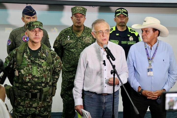 Ejército no saldrá del territorio: Ministro de defensa tras consejo de seguridad en florencia