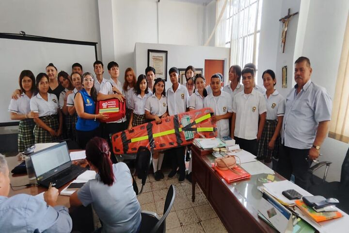 Instituciones educativas de Florencia beneficiadas con kits de primeros auxilios