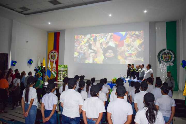 Policía certificó a jóvenes guardianes del turismo y patrimonio nacional