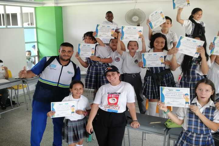 800 Niños participaron en la estrategia “desde mi colegio le saco la roja al dengue”