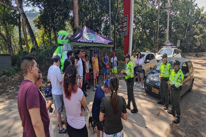 Despliegue ejemplar de policía en Caquetá en puente de reyes