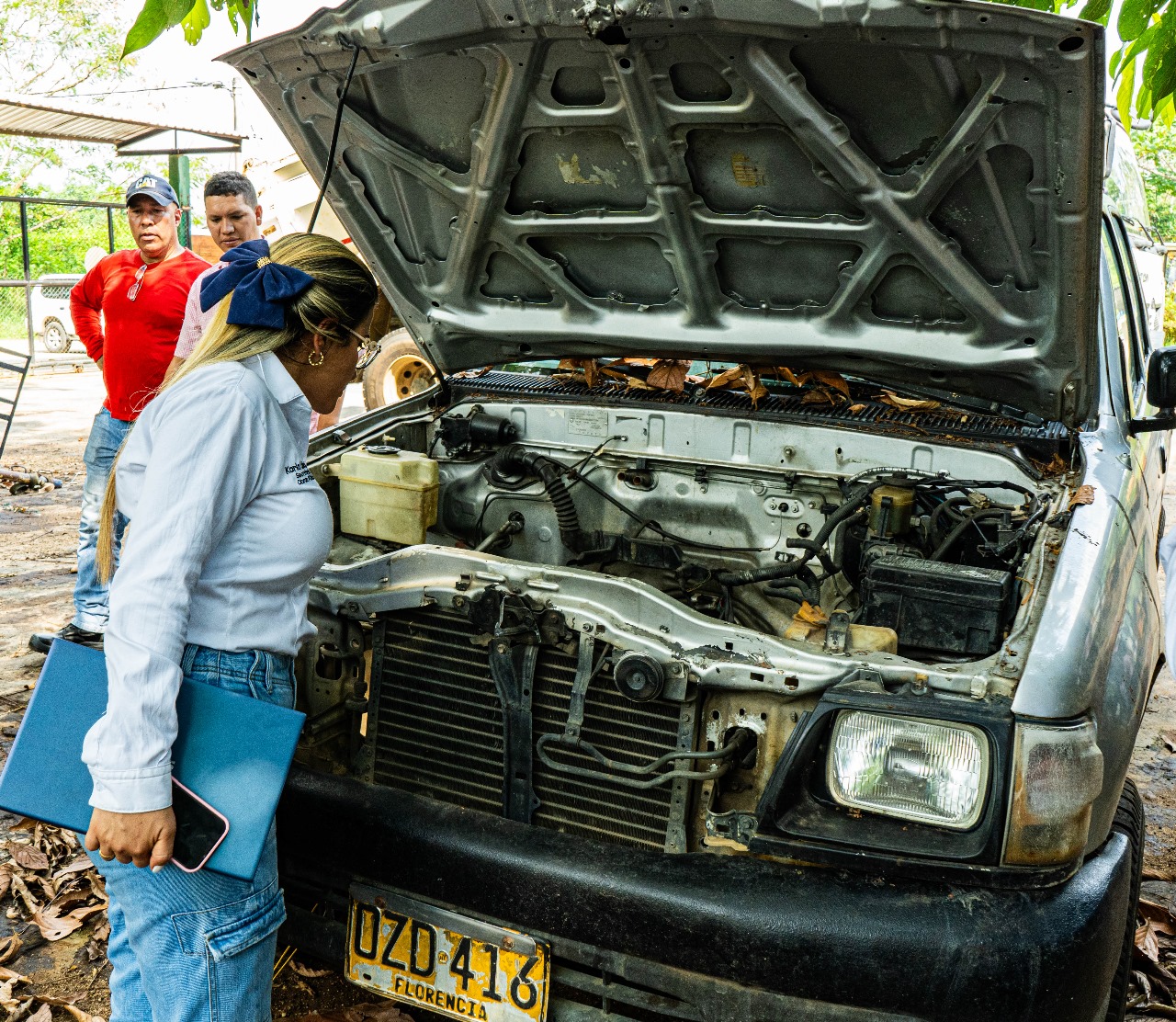 Visita de comisión accidental del concejo municipal, a talleres del municipio.