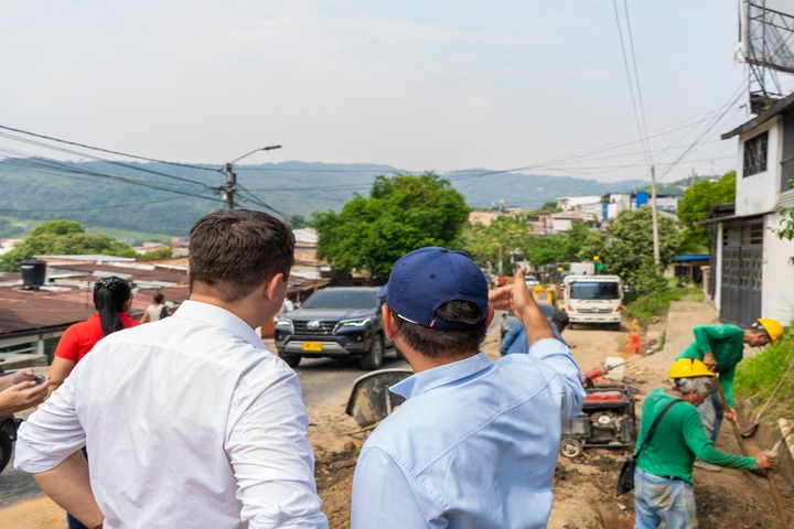 Celeridad exigió el Alcalde a encargados de la pavimentación en sector de Gas País