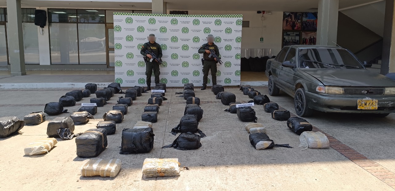 Autoridades encontraron un carro con 200 kilos de marihuana.