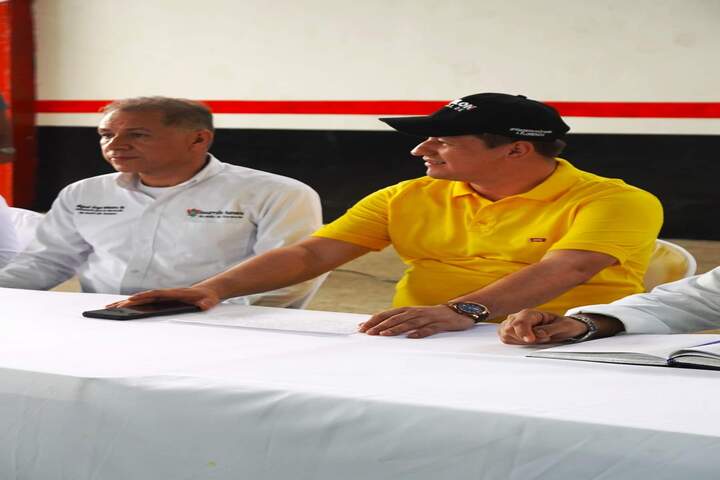 Con aportes de comunidades rurales culminó "Florencia Escucha"