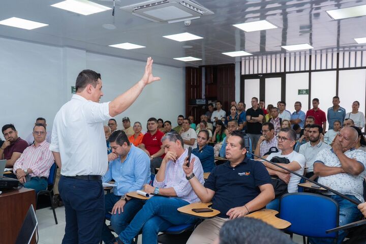 Alcalde de Florencia se reunió con sector comercio para escuchar sus inquietudes