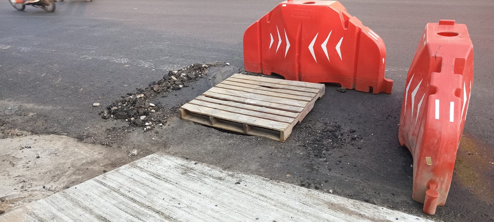 Mala calidad en trabajos ´Curva Gas País´ - Centro Comercial.