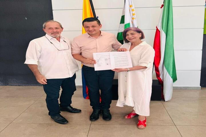 Alcalde de Florencia firmó acuerdo con SINCHI para la conectividad Andino Amazónica