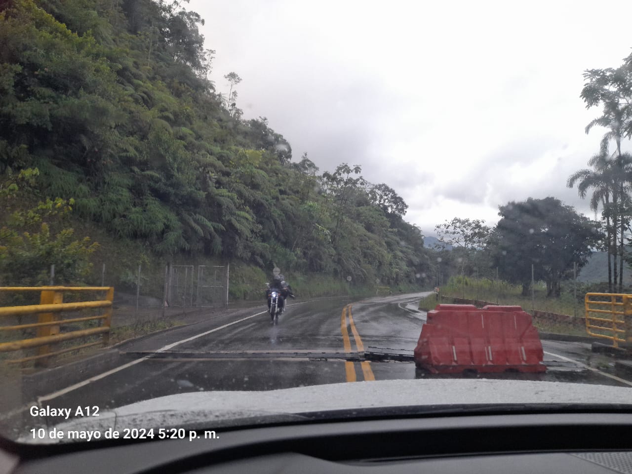 Mal estado del Puente Los Lagos.