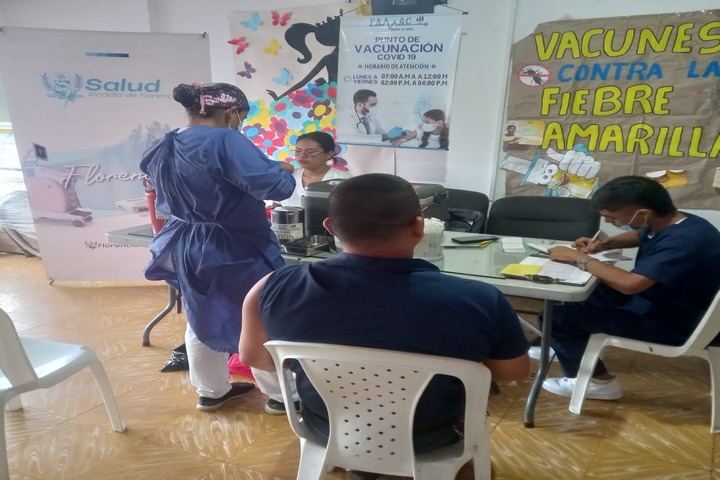 Vacunación contra Fiebre Amarilla en Florencia llega hasta los entornos laborales