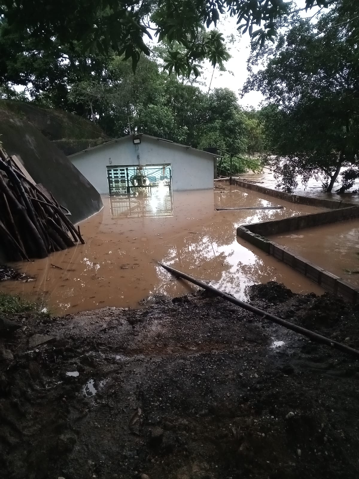 Inundada planta de agua en San Vicente del Caguán.