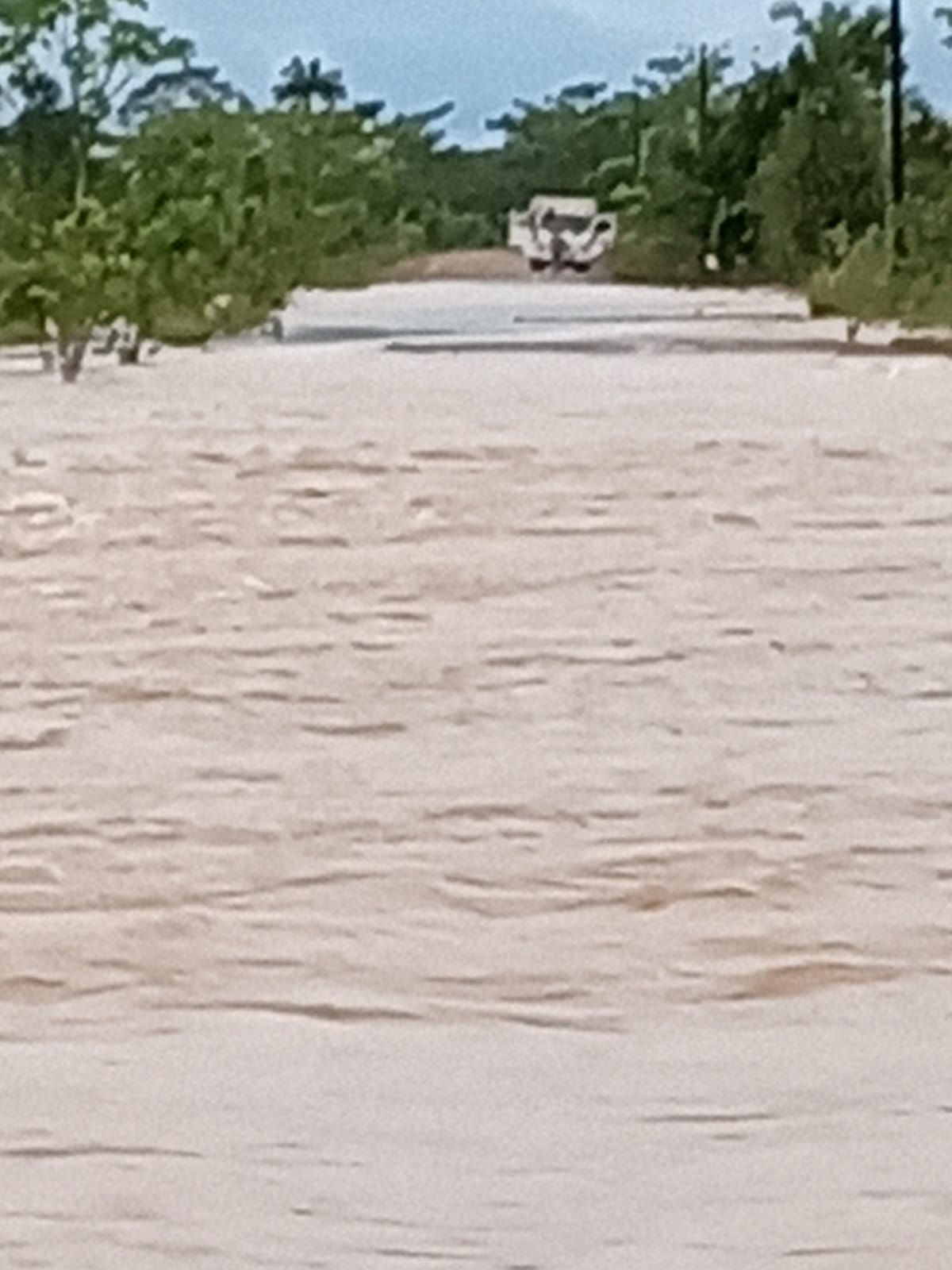 Gobierno departamental atiende emergencia vial.