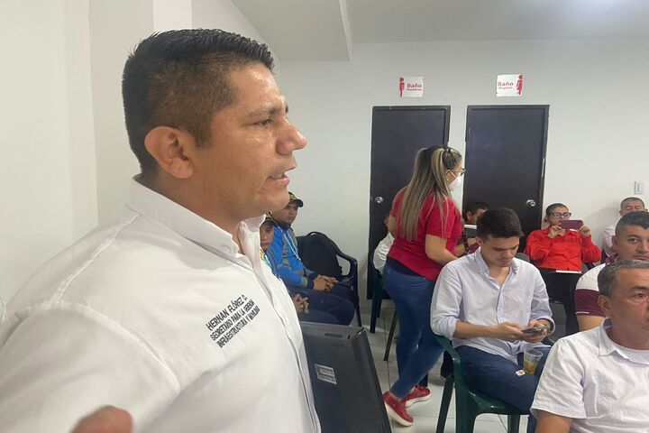 Alcaldía y Gobernación se reúnen con el gremio transportador para revisar avances en movilidad y lucha contra la ilegalidad