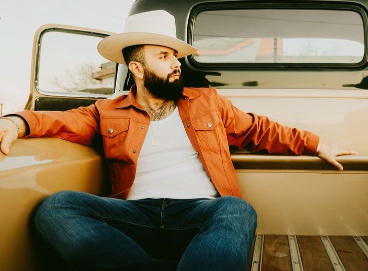 “Boca chueca, vol. 1”, el nuevo álbum de Carín León