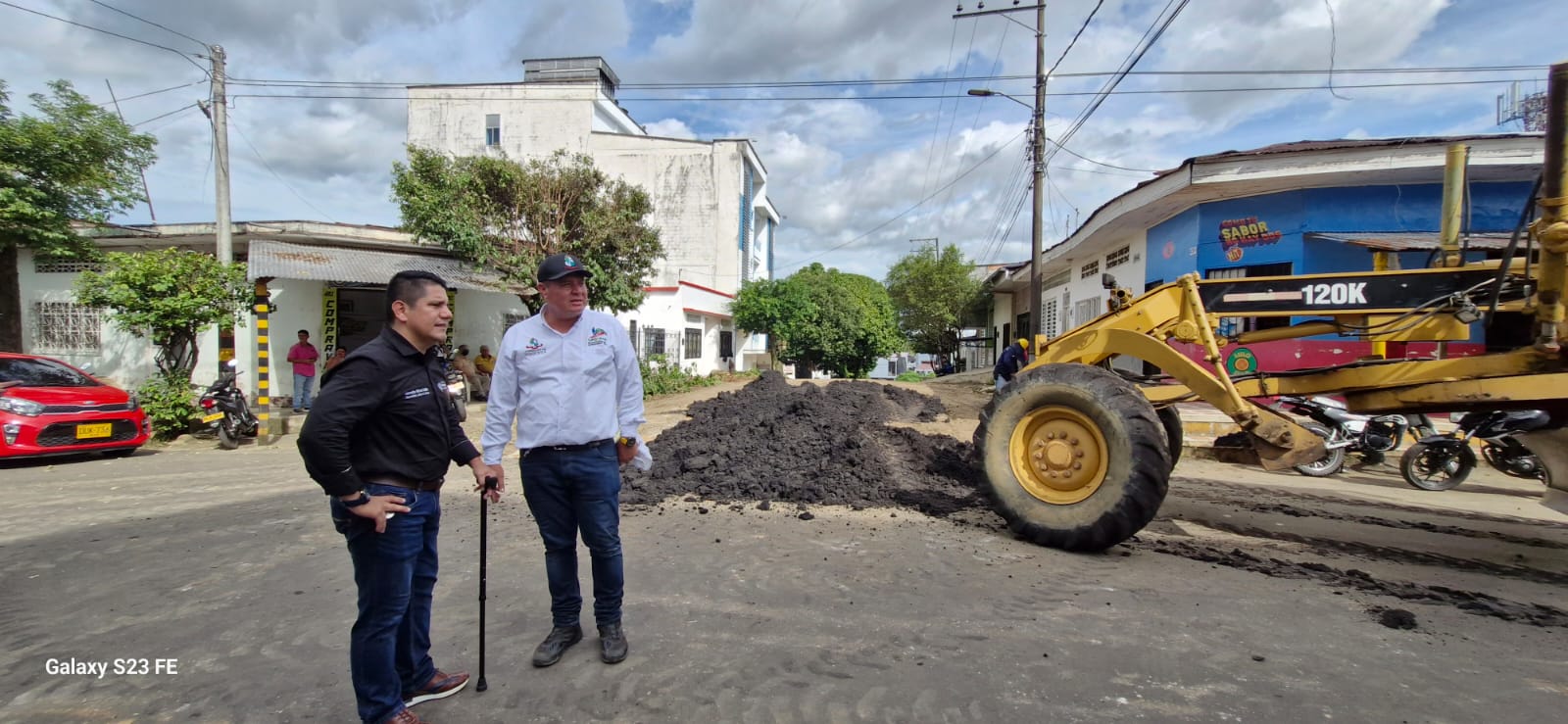 Avanzan obras de mejoramiento vial en las calles de Florencia.