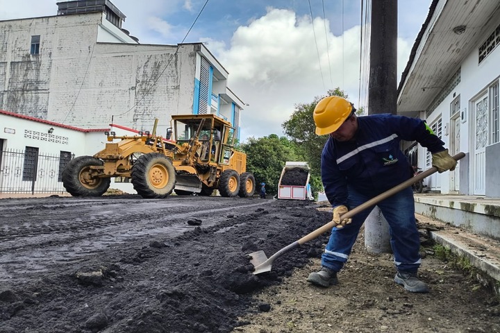 Alcaldía de Florencia, junto a la Gobernación y Servaf pavimentaron ‘La Calle de los Comisionistas’
