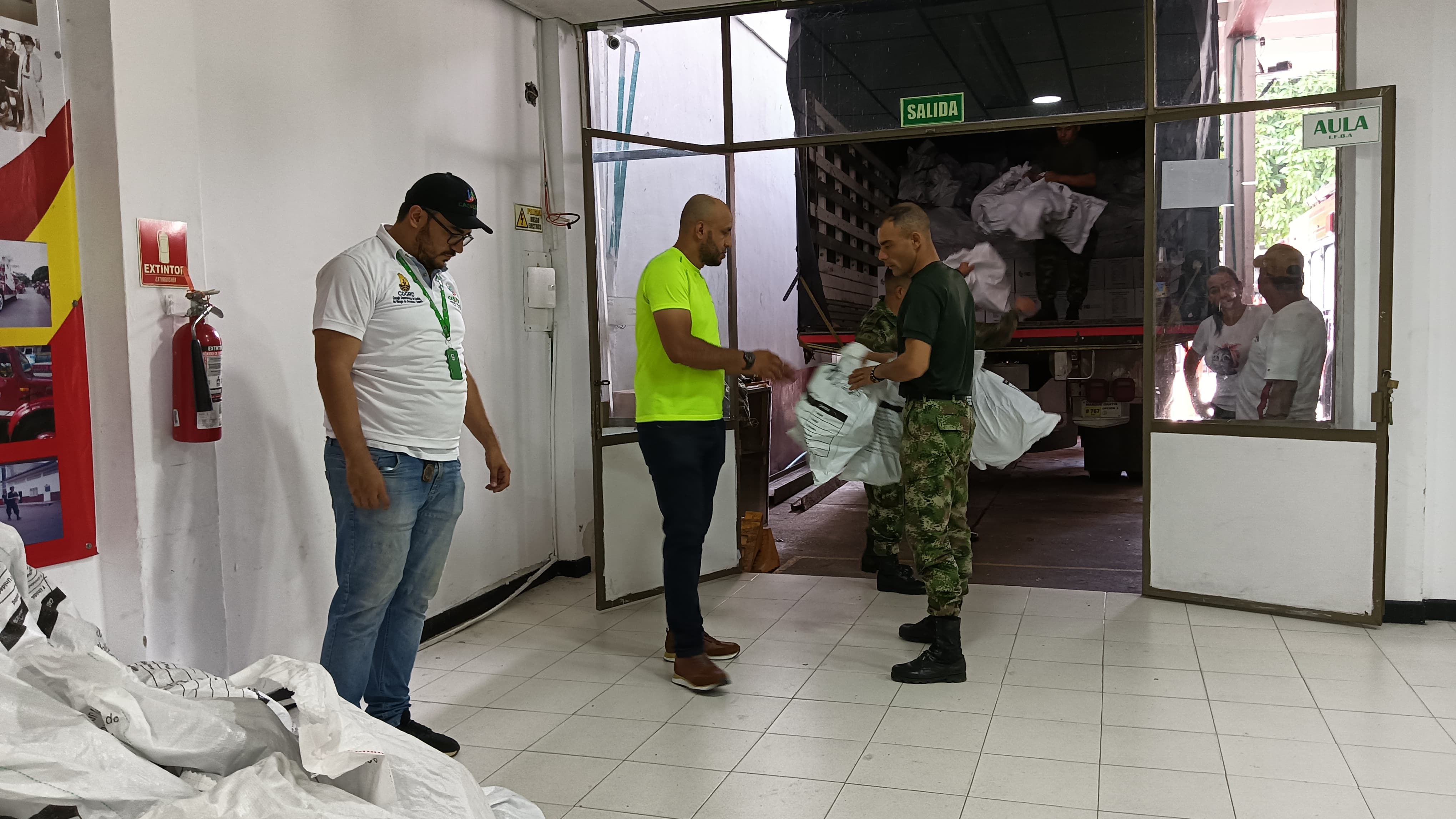 Ayudas humanitarias a afectados por ola invernal.