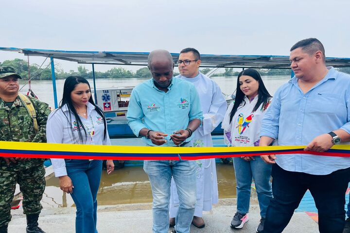 Entrega De Ambulancia Fluvial A La Comunidad De San Antonio De Getucha