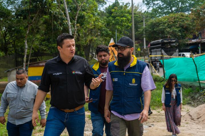 Alcalde de Florencia y director de la UNGRD inspeccionan zonas afectadas por la ola invernal