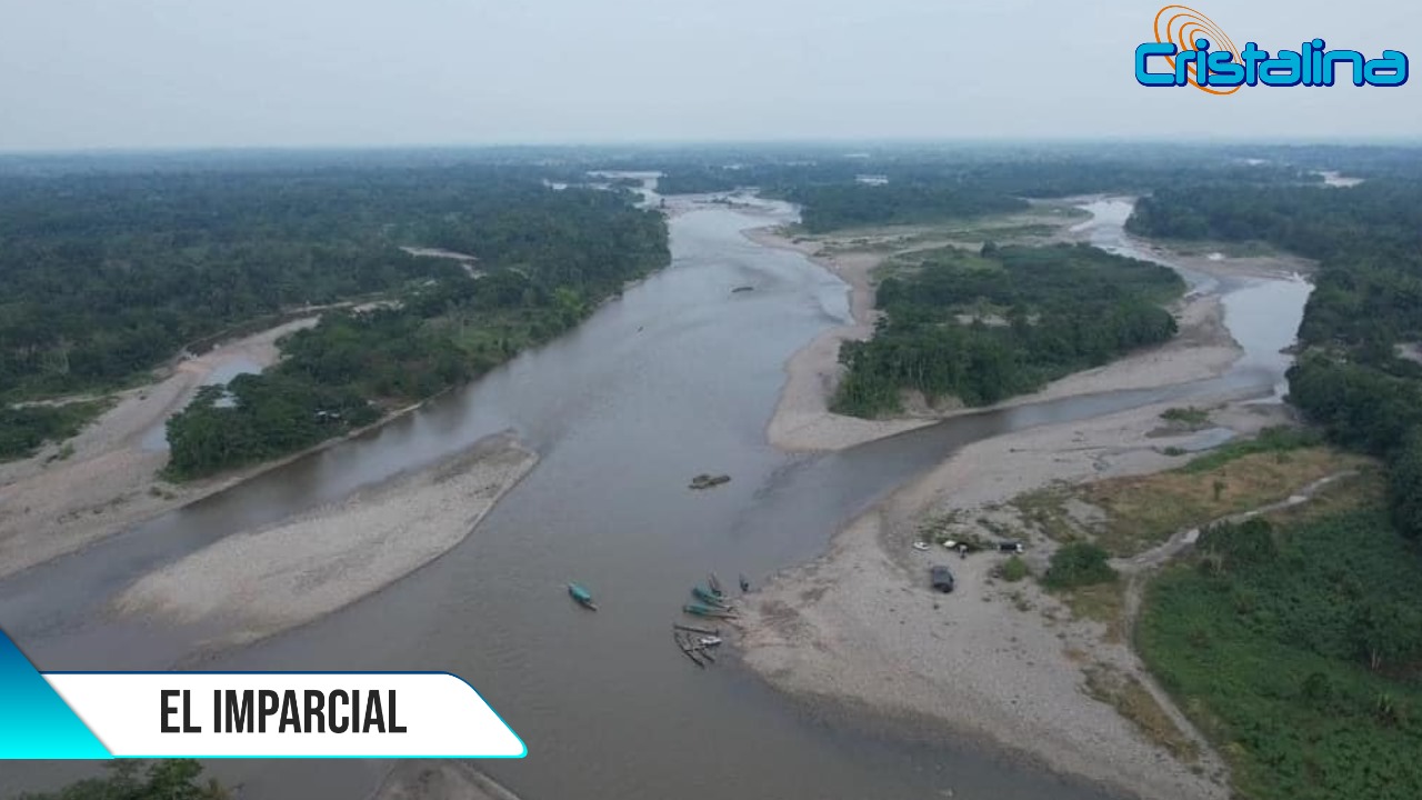 Inicia la construcción del puente sobre el río Caquetá.