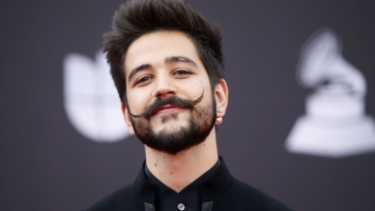 Hija de Camilo se roba el show y debuta a lo grande en concierto de su papá