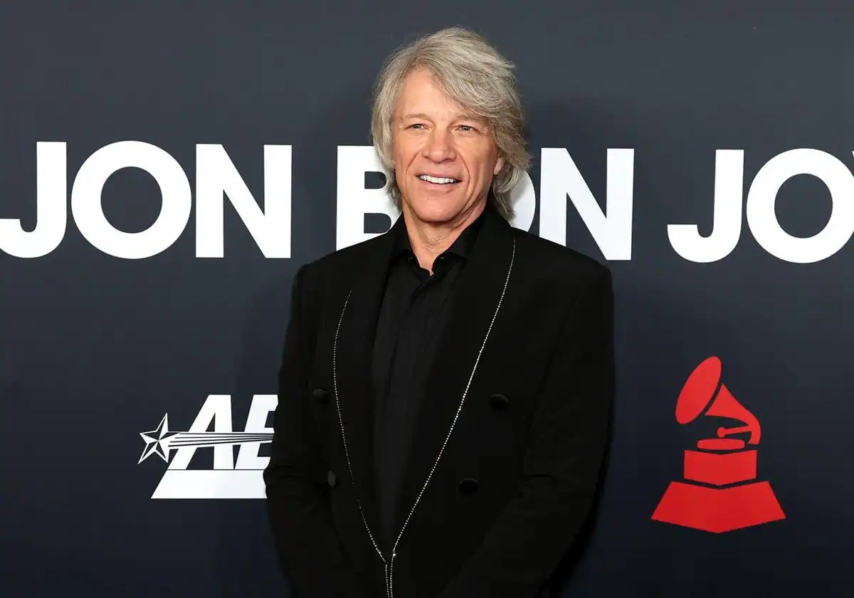 Video Bon Jovi  evito una tragedia al rescatar a una mujer en un puente