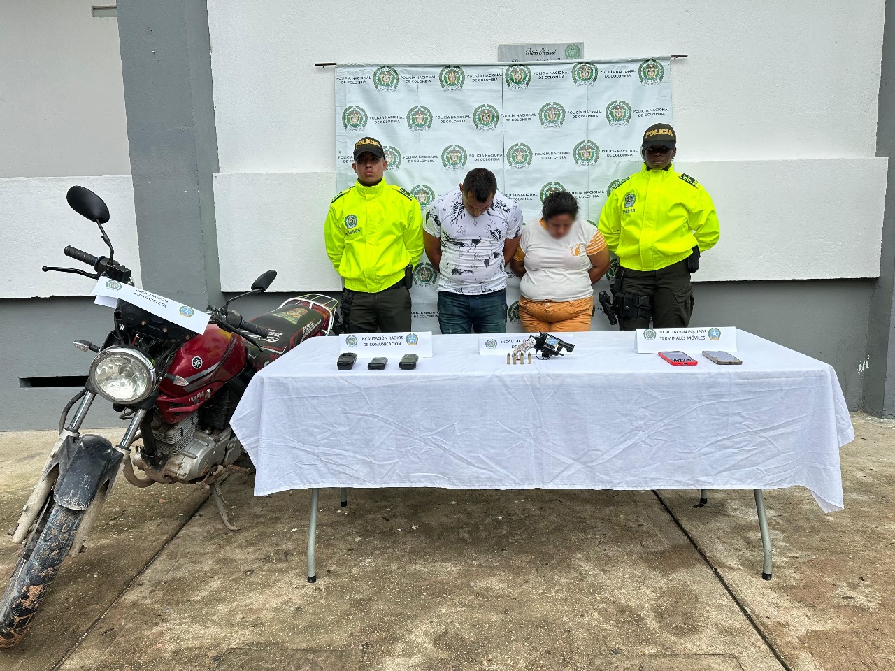 Capturan pareja vinculada en homicidio.