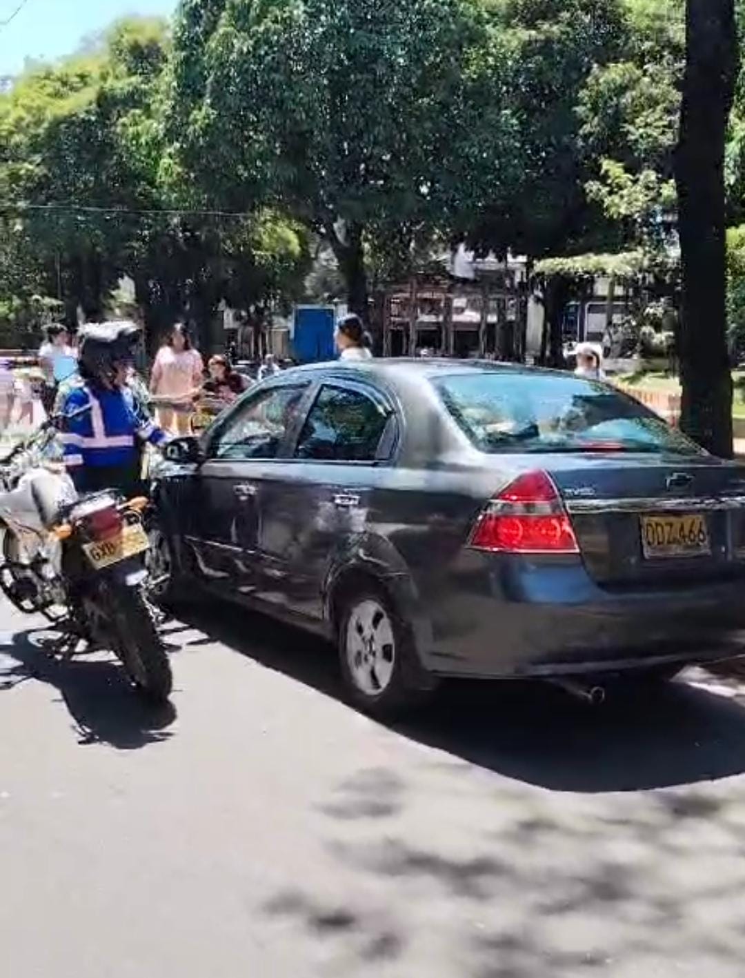 Riesgo en ciclovía de Florencia.