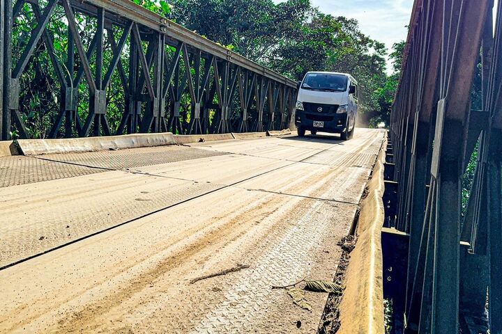 Gobernación Del Caquetá Realizo Mantenimiento Al Puente Sobre el río La Niña