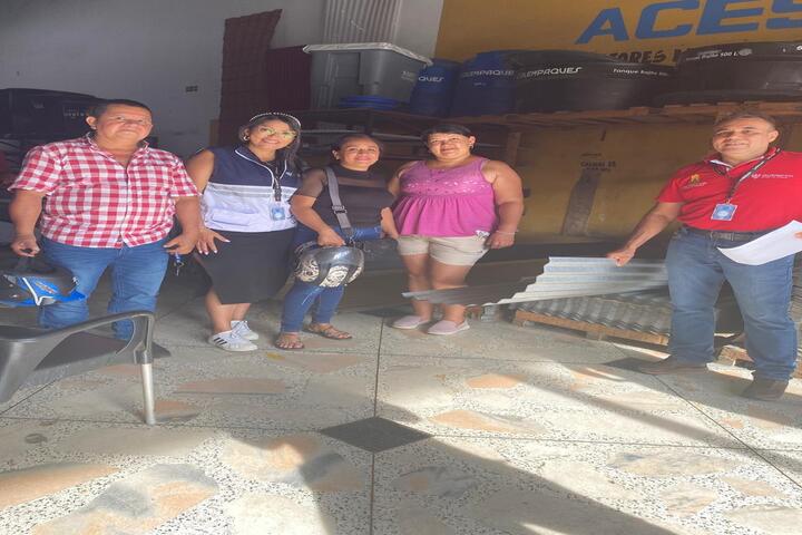 Alcaldía de Florencia ofrece más ayuda a familias afectadas por vendaval
