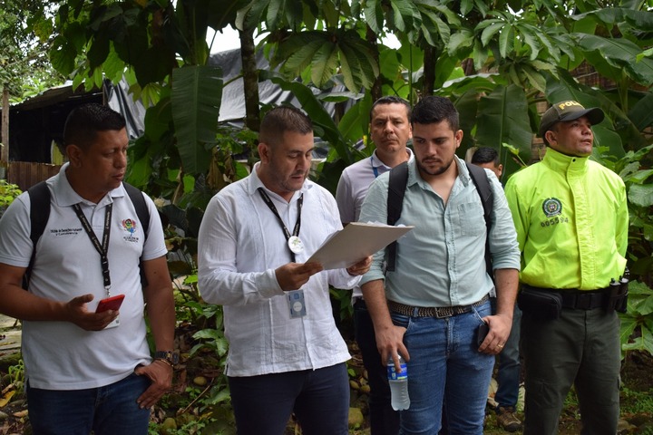 Operativo de demolición de puntos de venta de estupefacientes en el barrio Alfonso López
