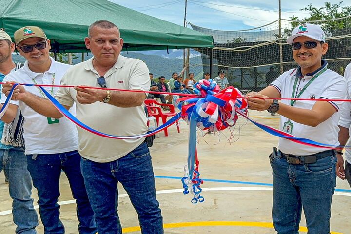 Gobernación de Caquetá entrega placa polideportiva en la vereda Lusitania, San Vicente del Caguán