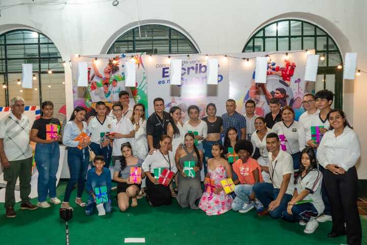 Florencia celebra la clausura de la quinta versión del concurso "Escribir es mi cuento", Cartas a Florencia.