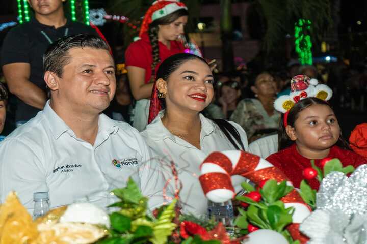 Florencia Enciende La Navidad Con Luz, Unión y Tradición