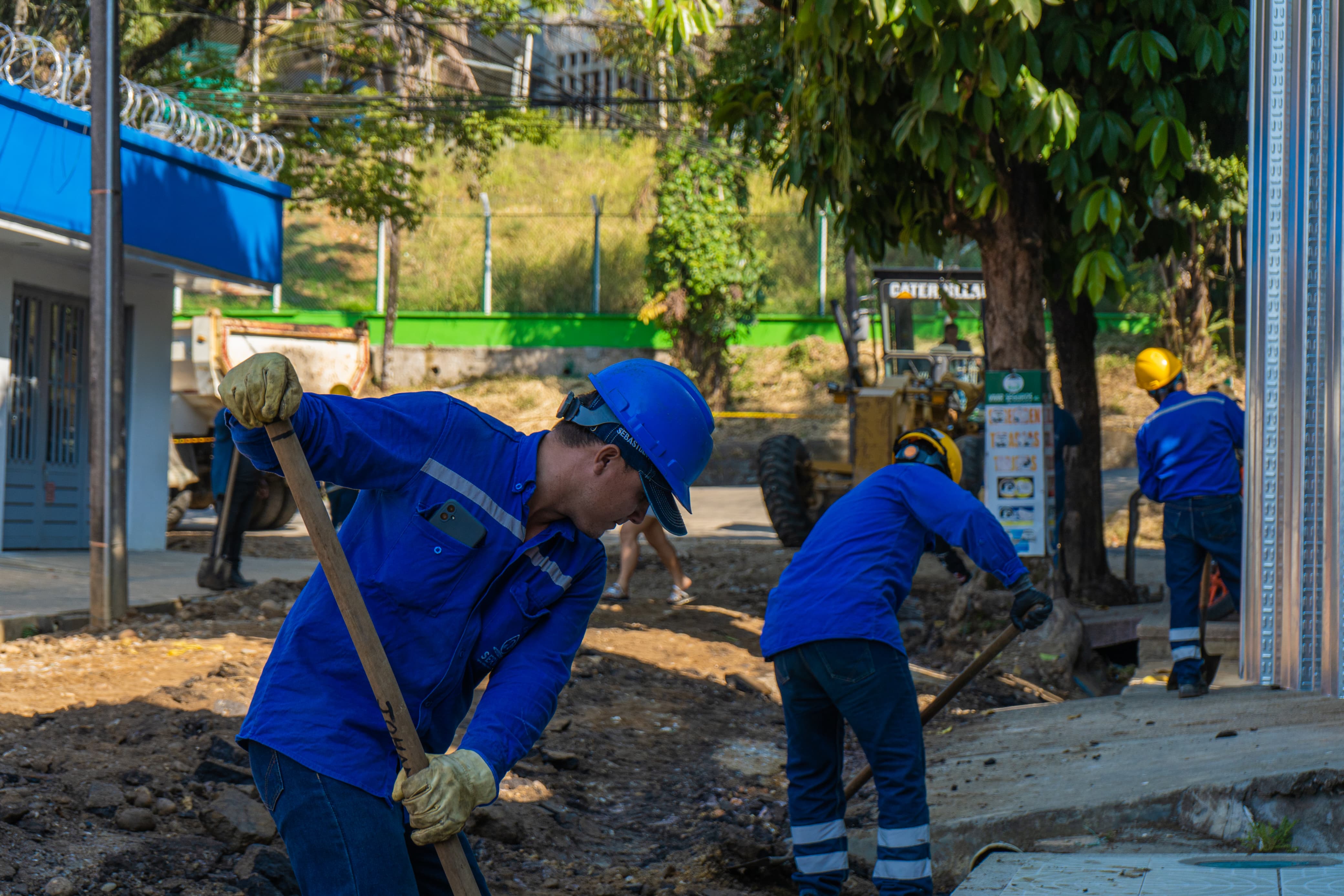 Arrancó mejoramiento vial en barrio Siete de Agosto.