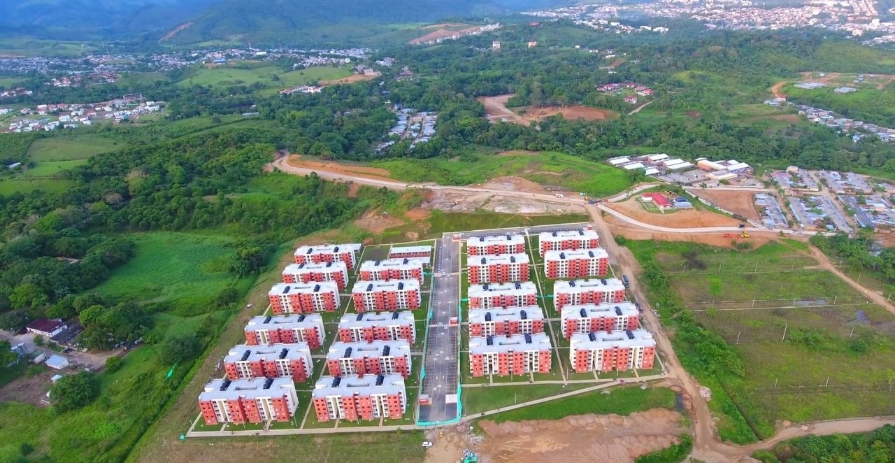 100 casas para entregar en La Gloria Etapa II.