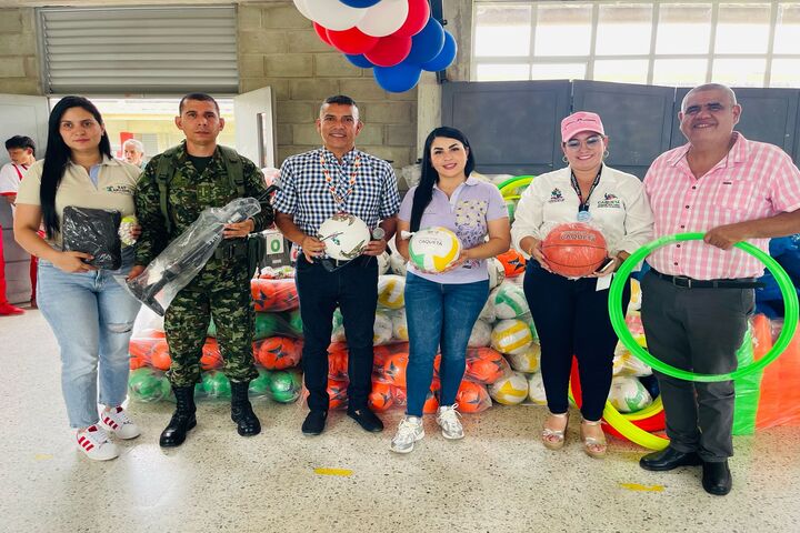 Gobernación Del Caquetá Entregó Implementos Deportivos y kits Escolares