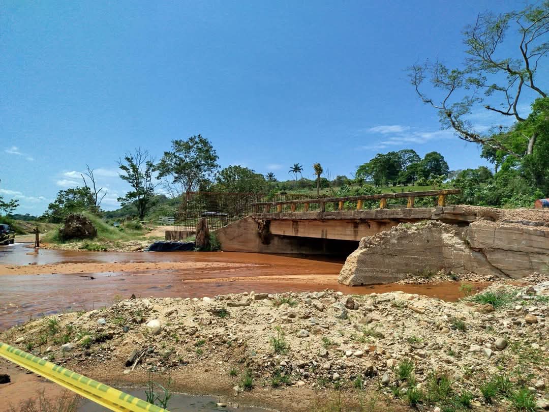 Reinician obras en el puente sobre la quebrada Las Delicias.