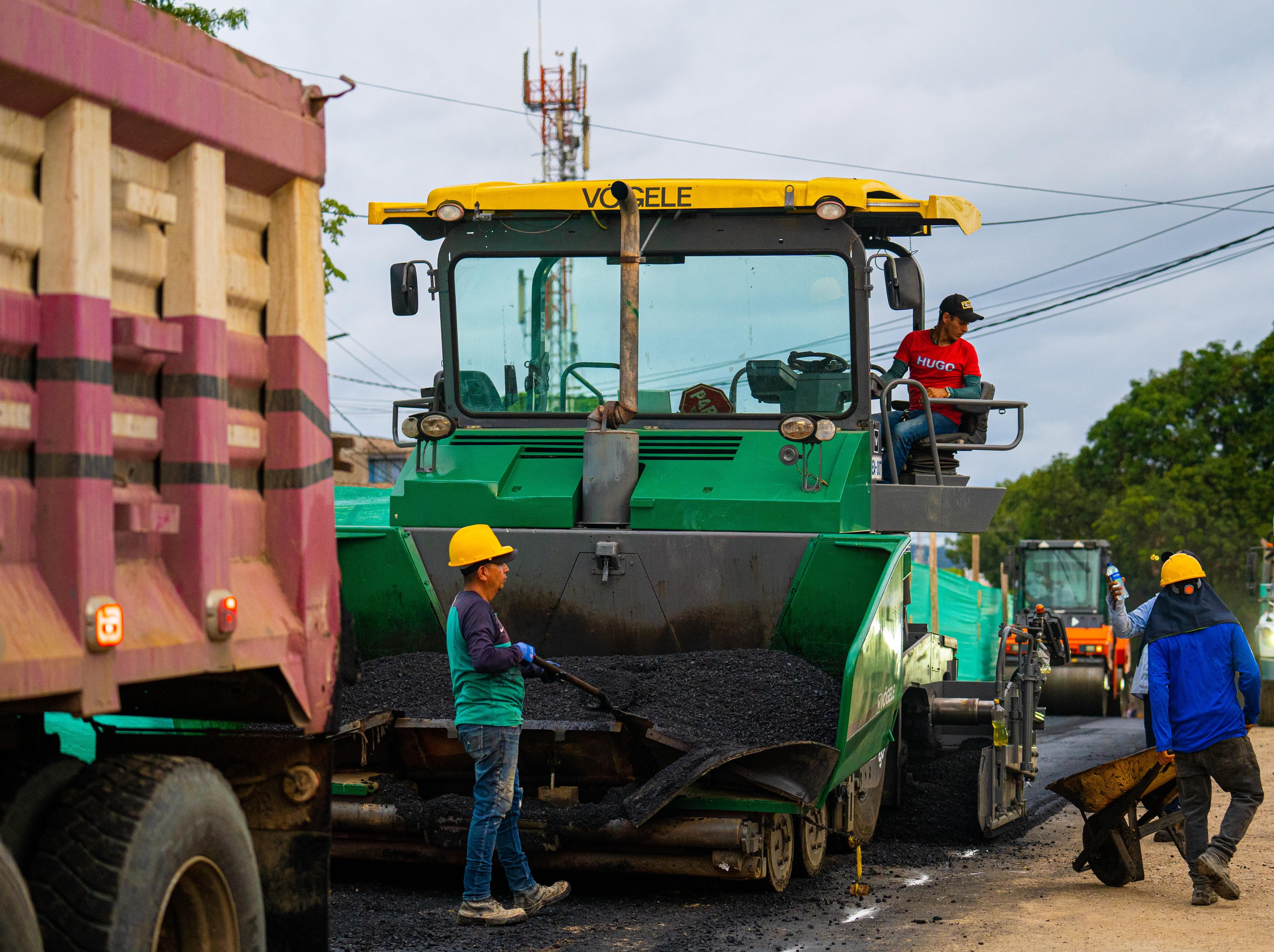 Empezó pavimentación en caliente en ´El Bostezo´.