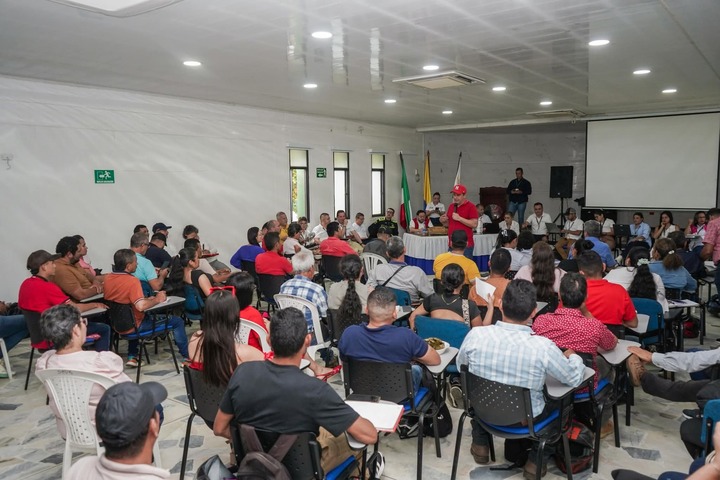 Jornada De Diálogo y Soluciones Con El Campo Florenciano